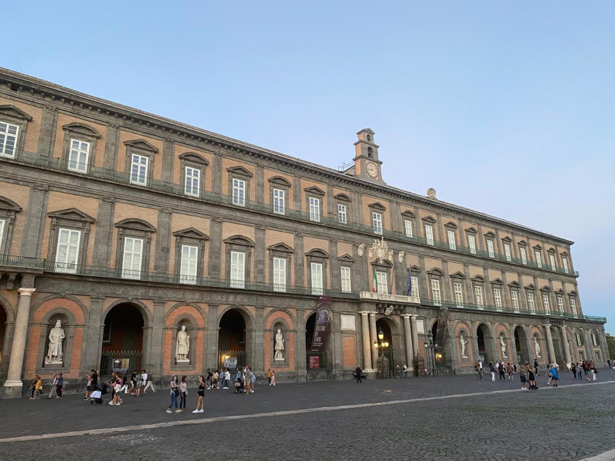 Апартаменты Casa Tiare, The Heart Of Piazza Plebiscito Неаполь Экстерьер фото